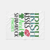 アイルランドのキスとシャムロックピンチ フリースブランケット (正面(横))