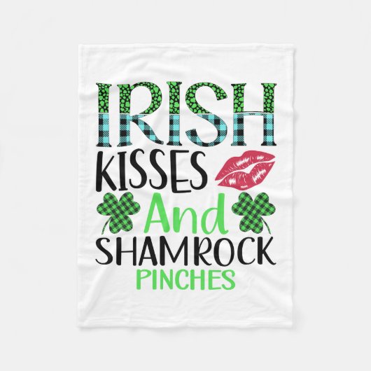 アイルランドのキスとシャムロックピンチ フリースブランケット (正面)