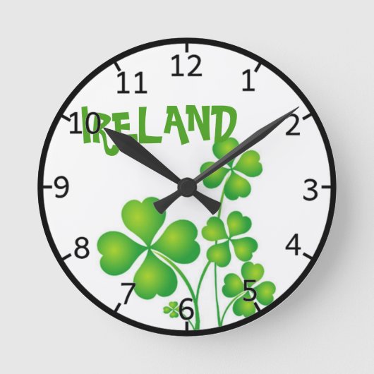 アイルランドのグリーンシャムロック ラウンド壁時計 (正面)