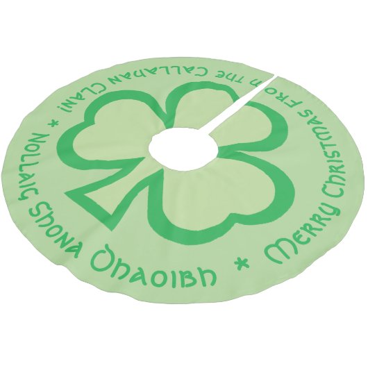 アイルランドのゲール語のクリスマス・グリーティングと家族の名前 ブラッシュドポリエステルツリースカート (アングル)