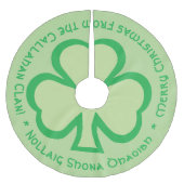 アイルランドのゲール語のクリスマス・グリーティングと家族の名前 ブラッシュドポリエステルツリースカート (正面)