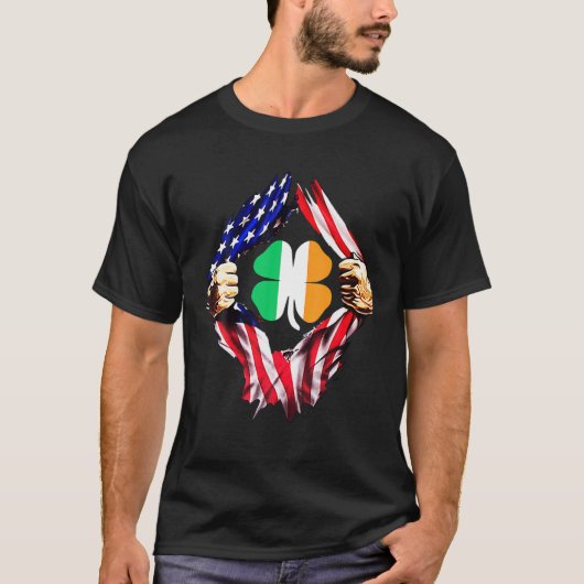 アイルランドのシャムロックアイリッシュシャムロック国旗と米国国旗 Tシャツ (正面)