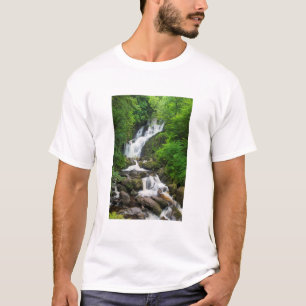 アイルランドのトルク滝の景色 Tシャツ
