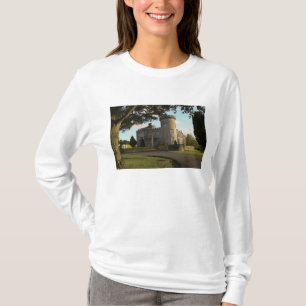 アイルランドのドロモランド城の脇の入り口 Tシャツ