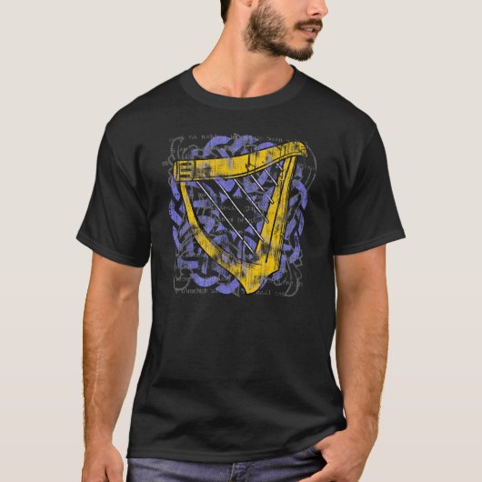 アイルランドのハープの人の暗いワイシャツ Tシャツ (正面)