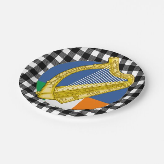 アイルランドのハーププレート、バッファロープレイド&アイルランド国旗 ペーパープレート (アングル)