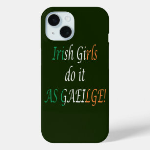 アイルランドの女の子はアイルランド国旗iphcntの上にゲーリージュとしてそれを行う iPhone 15ケース