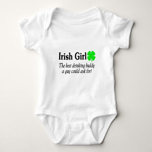 アイルランドの女の子は最も最高のな飲む相棒人できました Tシャツ (正面)