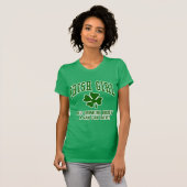 アイルランドの女の子: 飲む相棒 Tシャツ (正面フル)