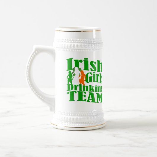アイルランドの女子の飲みチーム ビールジョッキ (左)