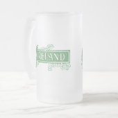 アイルランドの曇らされたガラスのマグ フロストグラスビールジョッキ (正面左)