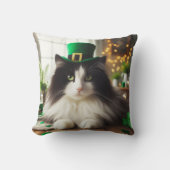 アイルランドの白黒子猫 クッション (正面)