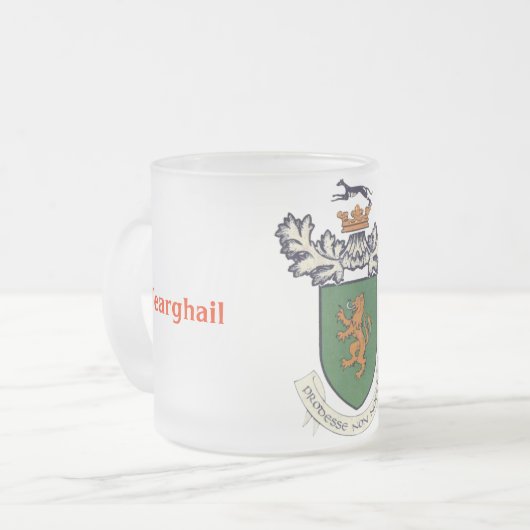 アイルランドの紋章付き外衣のFarrellの一族 フロストグラスマグカップ (正面左)