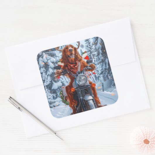 アイルランドの赤いセッタードウッグにオートバイのクリスマスに乗る スクエアシール (封筒)