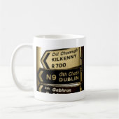 アイルランドの道路標識 コーヒーマグカップ (左)