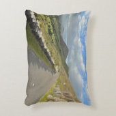 アイルランドの風景のシーンを持つ美しい枕。 アクセントクッション (正面(垂直))