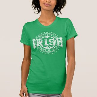 アイルランドの飲むチームの特性 Tシャツ