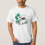 アイルランドサッカーとサッカーのクリート Tシャツ<br><div class="desc">アイルランドのサッカーとサッカーのクリートデザイン白黒の緑のオランと白でグランジA効果サッカーのボールとサッカーのブーツと緑の白とオレンジのアイルランドの旗のトライカラーと草の色のアートを持つ素晴らし任意のアイルランドのサッカーファン、アイルランドのサッカーサポーター。 sgb001</div>