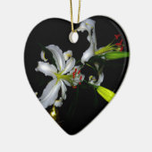 アイルランドデザイン – ブラスとフラワーデザイン セラミックオーナメント (左)