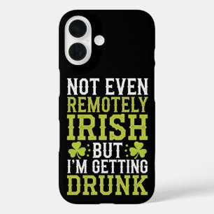 アイルランド人ではないけど酒を飲んでる セントパトリックデー iPhone 16ケース