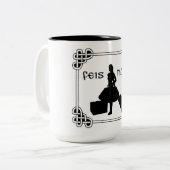 アイルランド人のダンスのケルト結び目模様のFeisのお母さん ツートーンマグカップ (正面左)