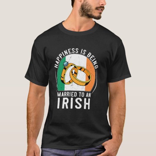 アイルランド人の結婚式の夫婦でいることが幸せ Tシャツ (正面)