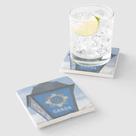 アイルランド人のGardaランプ、アイルランドのコースター。 アイルランドの警察 ストーンコースター (横)