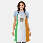 アイルランド国旗とヴィンテージハープとシャムロックカスタム エプロン (着用した状態)