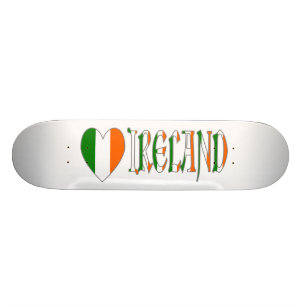 アイルランド国旗のハートとワードアイルランド スケートボード