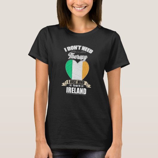 アイルランド国旗の冒険家観光客Vacationi Tシャツ (正面)