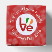アイルランド国旗の赤い文字LOVEバレンタインホワイトon赤 フェイバーボックス (上部)