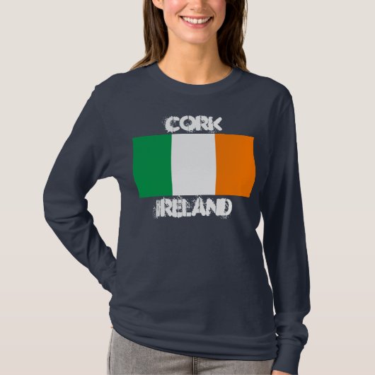 アイルランド国旗を持つアイルランドのコルク Tシャツ (正面)