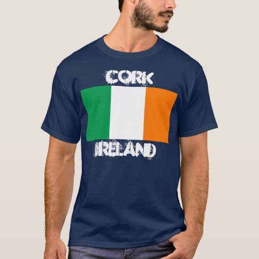 アイルランド国旗を持つアイルランドのコルク Tシャツ (正面)