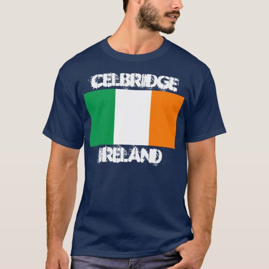 アイルランド国旗を持つアイルランドのセルブリッジ Tシャツ (正面)
