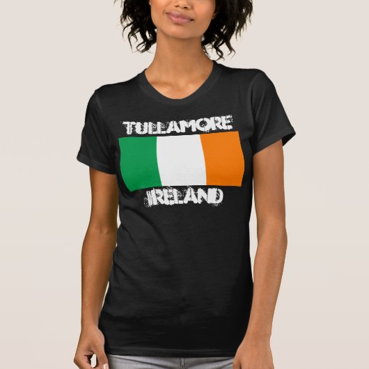 アイルランド国旗を持つアイルランドのトゥラモア Tシャツ (正面)