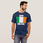 アイルランド国旗を持つアイルランドのビル Tシャツ (正面フル)