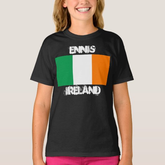 アイルランド国旗を持つアイルランド，エニス Tシャツ (正面)