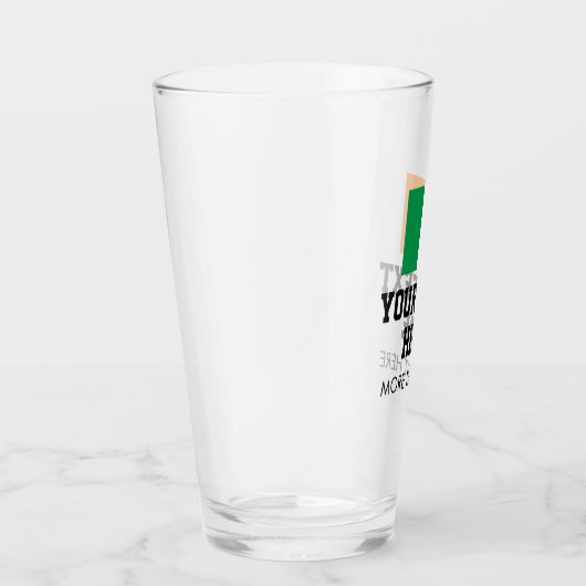 アイルランド国旗を持つセントパディスビアグラス タンブラーグラス (右)