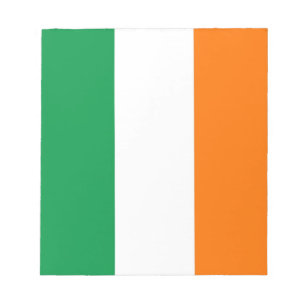 アイルランド国旗を持つメモ帳 ノートパッド