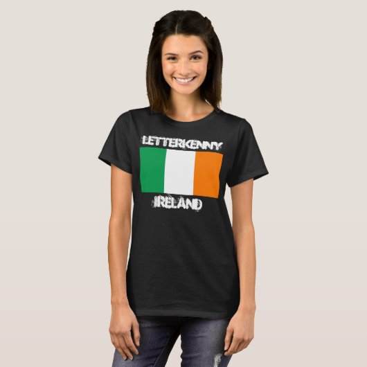 アイルランド国旗を持つレターケニー Tシャツ (正面フル)