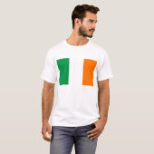 アイルランド国旗を持つTシャツ Tシャツ (正面フル)