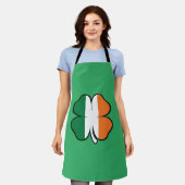 アイルランド国旗シャムロッククローバーSt patricks day エプロン (着用した状態)