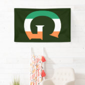 アイルランド国旗(V)の上に重ねられたGモノグラム 横断幕 (インサイチュ)