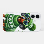 アイルランド服を着たかわいいダシュント犬 iPhone 16ケース (裏面横)