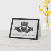 アイルランド語Claddagh、友情、ロイヤリティおよび愛 カード (黄色い花)