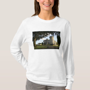 アイルランド、ドロモランド城の入り口。 Tシャツ