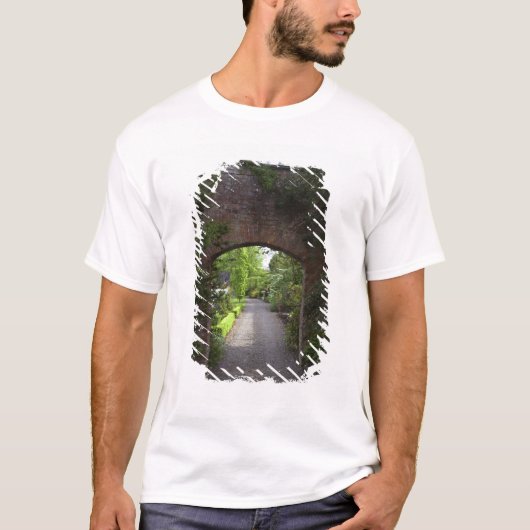 アイルランド、ドロモランド城、とても緑豊か Tシャツ (正面)