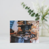 アイロンがストーブで加熱 ポストカード (スタンド正面)