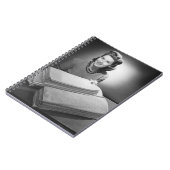 アイロンをかけられた麻布およびタオル ノートブック (左側)