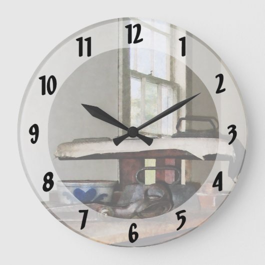 アイロンをかける日 ラージ壁時計 (正面)